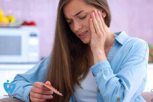 تا چند ساعت بعد از پانسمان دندان نباید چیزی خورد + موارد مهم